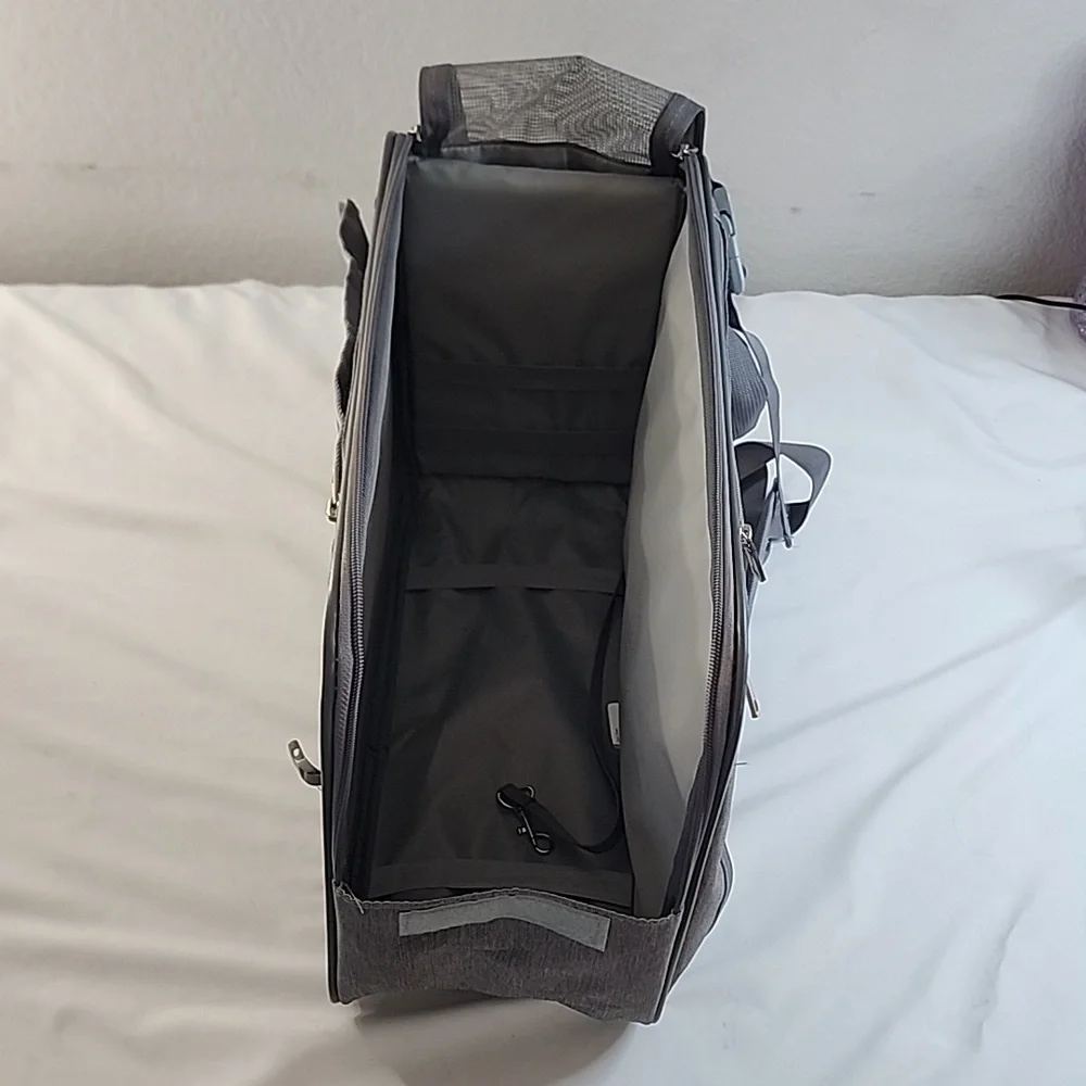 NWOT Petseek 2 in 1 Soft-Sided Airline Approved Backpack Travel Pet Carrier
